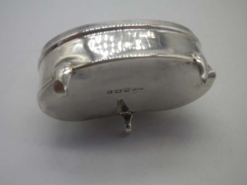 Unusual Hallmarked Sterling Silver Kidney shape trinket box. Birmingham 1909, 32g