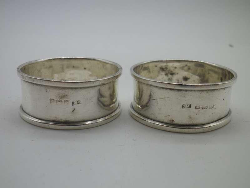 Pair Hallmarked Sterling silver serviette rings. Birmingham, 1917 Jones&Crompton 21 g 4.5x1.8 cm