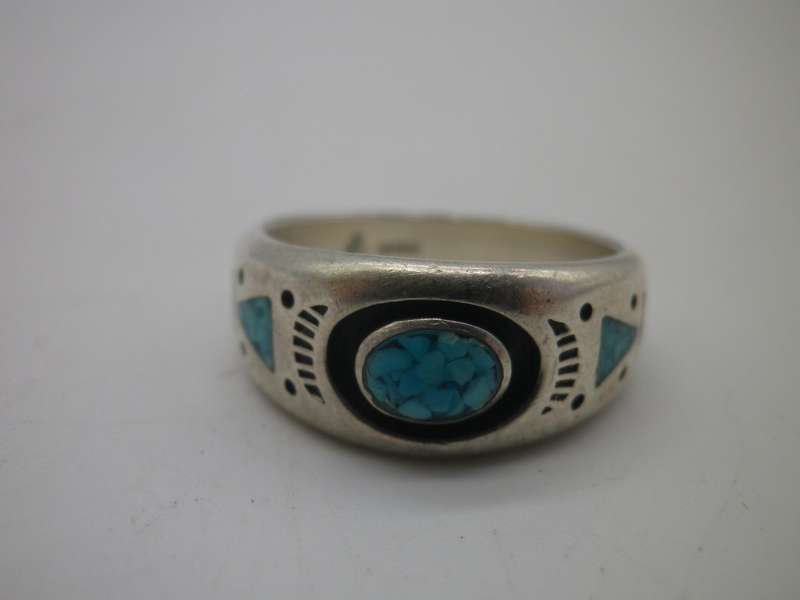 Stunning Vintage Navajo Style Turquoise & Sterling Silver ring. 5.32g Size: N 1/2
