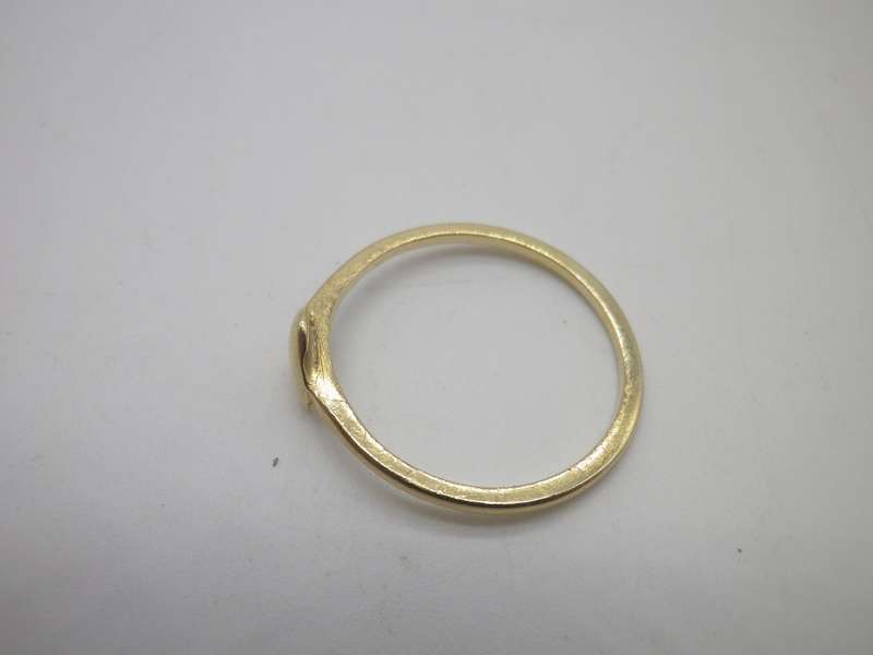 Adorable Dainty 9ct Yellow Gold HEART ring. Size: I. 0.77grams.