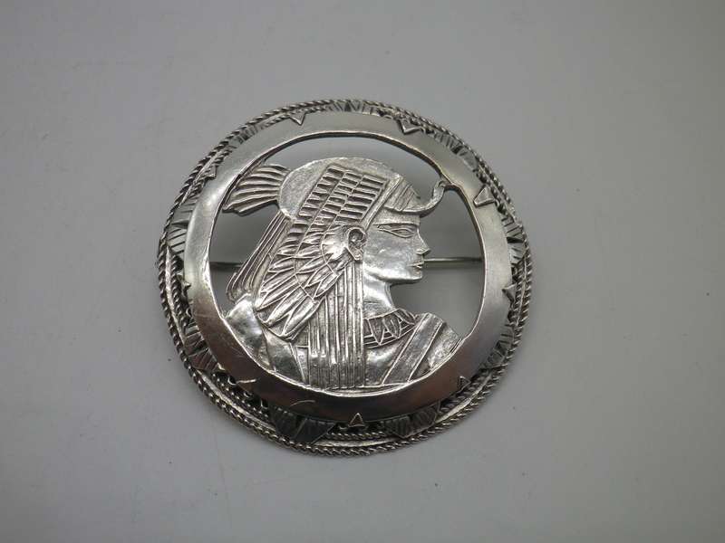 OSIRIS Egyptian Hallmarked Silver Vintage brooch.  4cm 13.9g Stunning