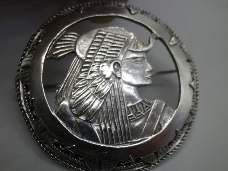 OSIRIS Egyptian Hallmarked Silver Vintage brooch.  4cm 13.9g Stunning