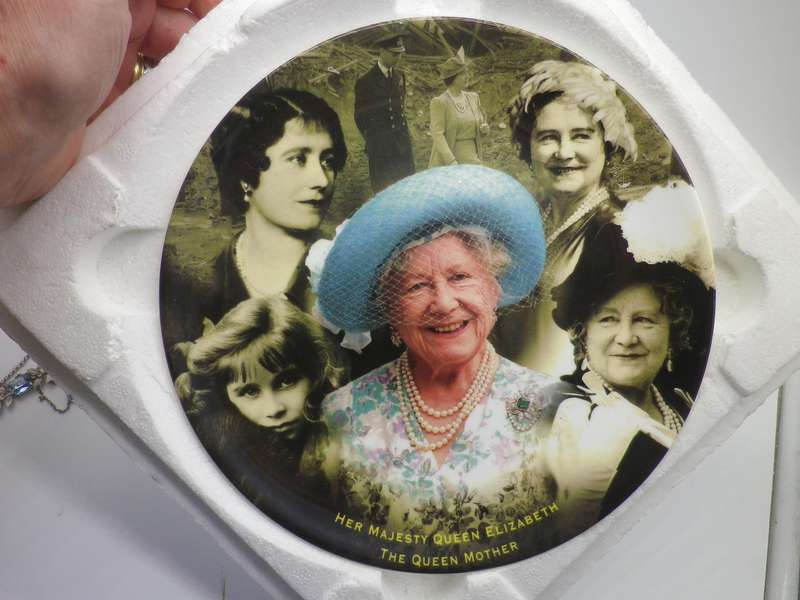 Queen Mother (England) Danbury Mint celebration display plate. Coalport 20cm