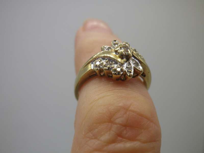 Vintage 9ct Yellow gold and Diamond ring. Size N 1/2. 3.4grams