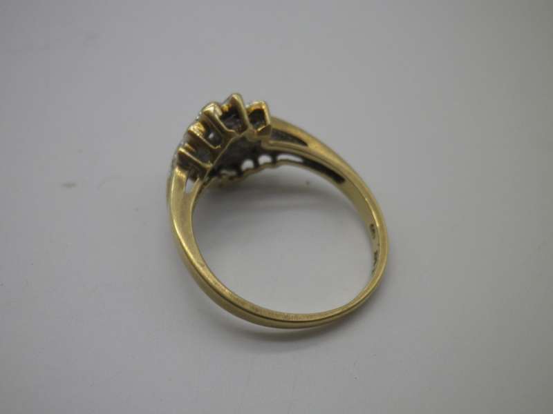 Vintage 9ct Yellow gold and Diamond ring. Size N 1/2. 3.4grams
