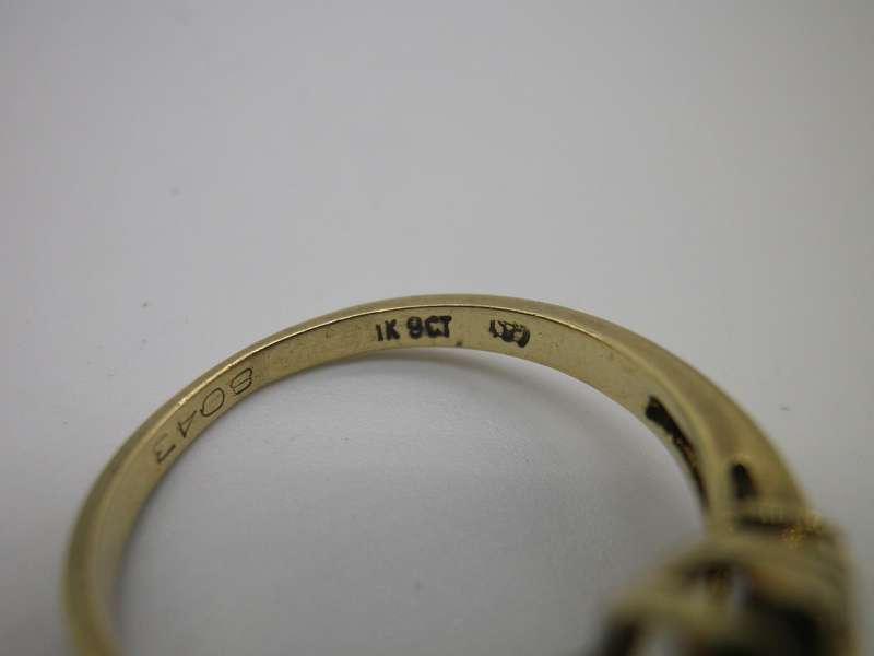 Vintage 9ct Yellow gold and Diamond ring. Size N 1/2. 3.4grams
