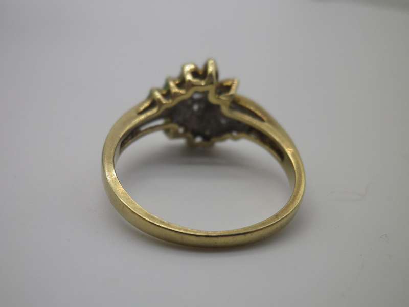Vintage 9ct Yellow gold and Diamond ring. Size N 1/2. 3.4grams