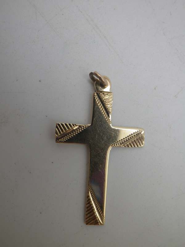 Vintage 9ct Yellow Gold Beautiful Cross pendant. 3 x 1.8cm. 1.3g