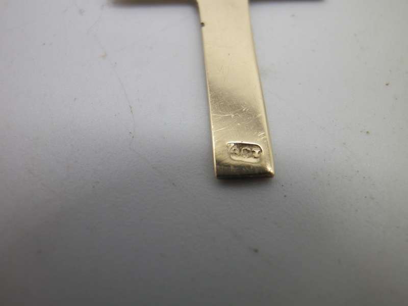 Vintage 9ct Yellow Gold Beautiful Cross pendant. 3 x 1.8cm. 1.3g