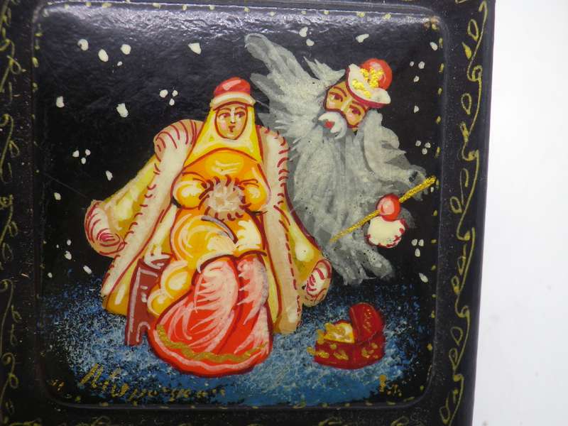 Russian Black Lacquer hand painted, signed square lidded vintage trinket box. 6x6cm