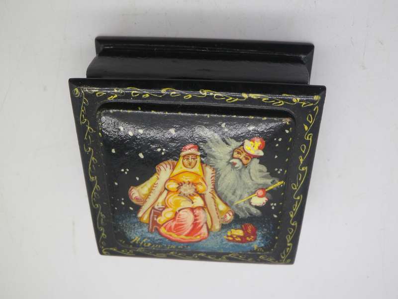 Russian Black Lacquer hand painted, signed square lidded vintage trinket box. 6x6cm
