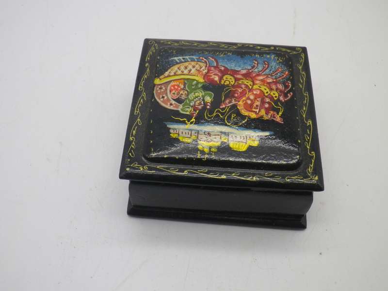 Russian Black Lacquer hand painted, signed square lidded vintage trinket box. 6x6cm