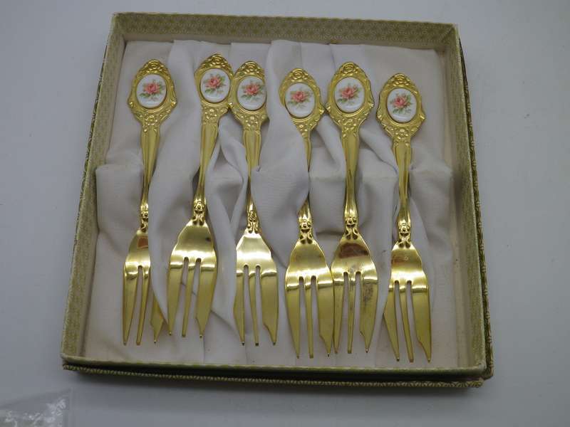 24ct Gold Plated Cake Forks. Eetrite. with Royal Albert Moss Rose design insets. Boxed
