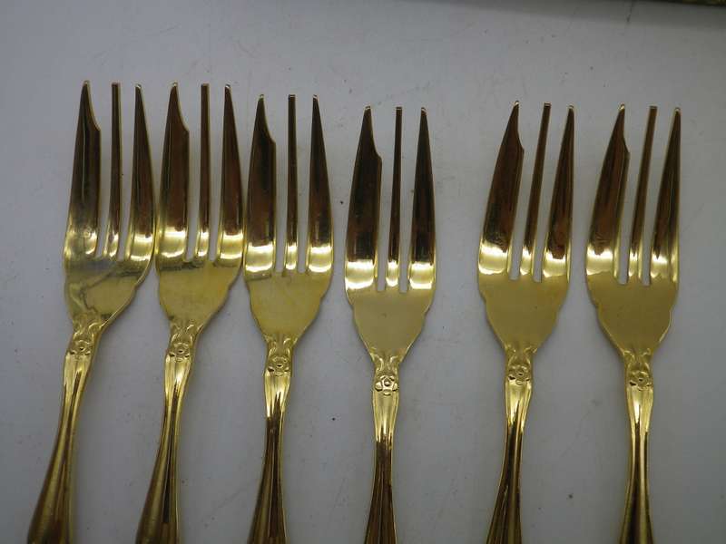 24ct Gold Plated Cake Forks. Eetrite. with Royal Albert Moss Rose design insets. Boxed