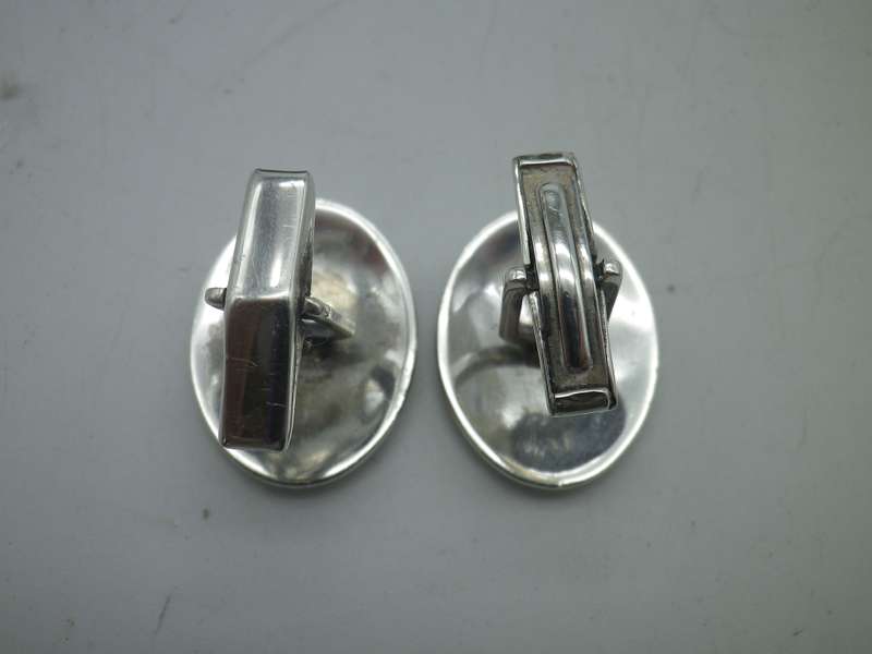 Vintage Sterling Silver Crested cufflinks. Good Quality.  Boxed