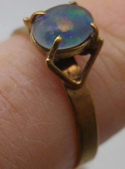 9ct Yellow Gold & OPAL Vintage Ring. Size  J ½. 1.38g