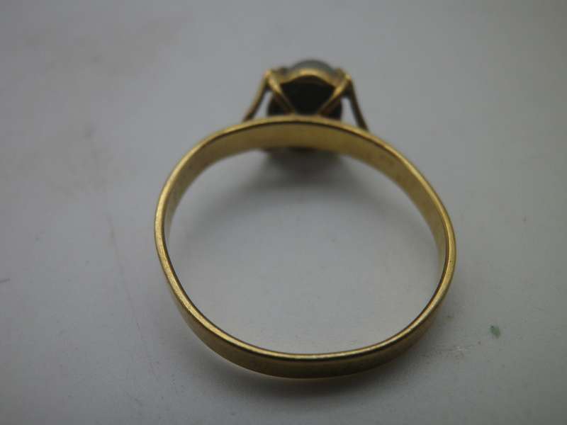 9ct Yellow Gold & OPAL Vintage Ring. Size  J ½. 1.38g