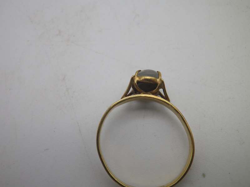 9ct Yellow Gold & OPAL Vintage Ring. Size  J ½. 1.38g