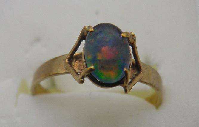 9ct Yellow Gold & OPAL Vintage Ring. Size  J ½. 1.38g
