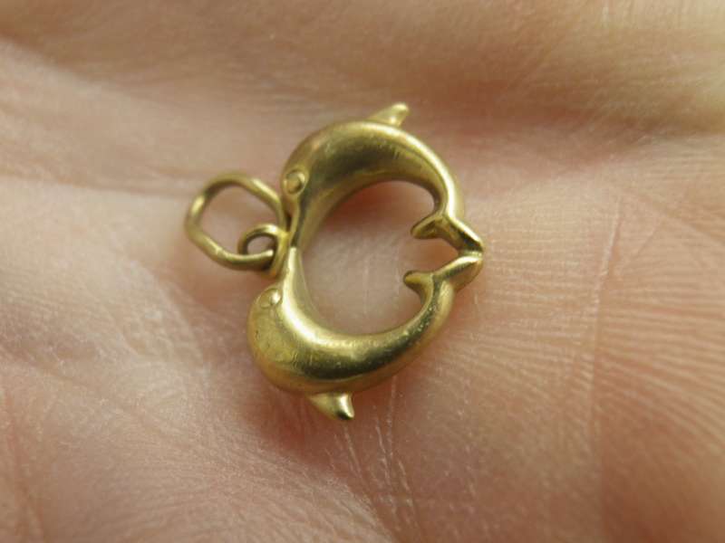 Cute Vintage 9ct yellow gold DOUBLE DOLPHIN pendant