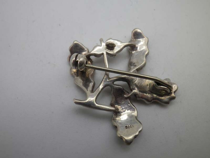 Sterling Silver & Marcasite Vintage Acorn brooch