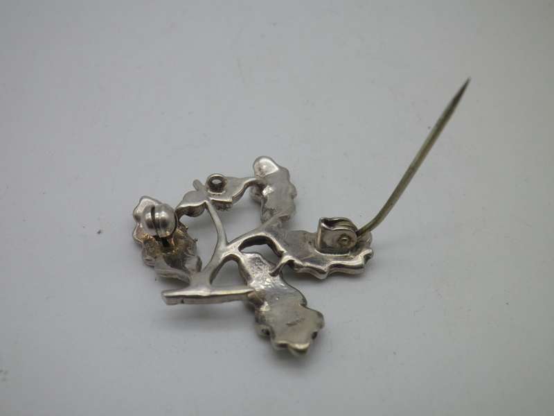 Sterling Silver & Marcasite Vintage Acorn brooch