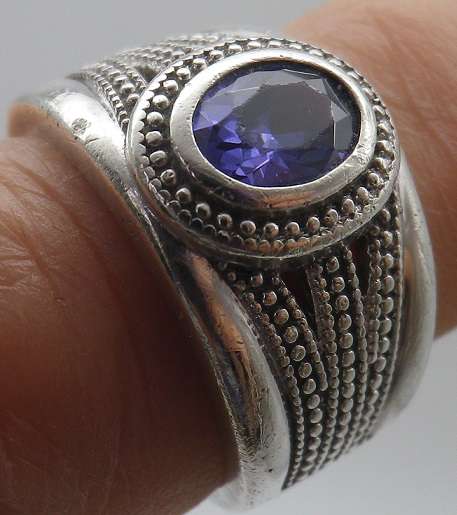 Beautiful Vintage Sterling Silver & Blue stone- likely Tanzanite Ring. Size O 1/2. 7.23 grams