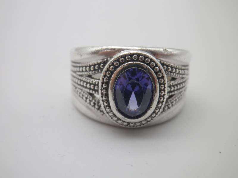 Beautiful Vintage Sterling Silver & Blue stone- likely Tanzanite Ring. Size O 1/2. 7.23 grams