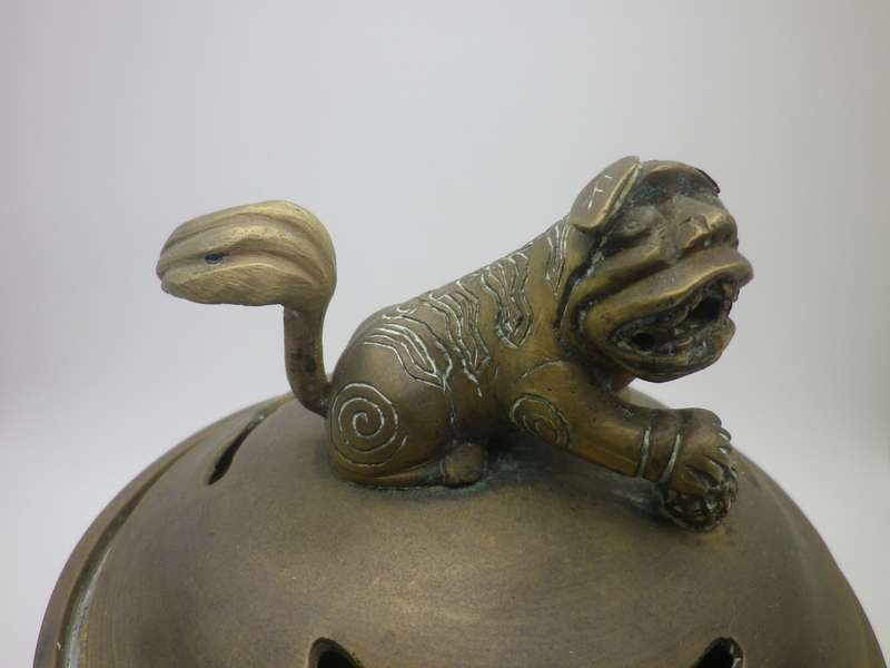 Vintage Solid Brass Chinese Censor with foo dog finial & lion handles. Signed. 20cm Fabulous