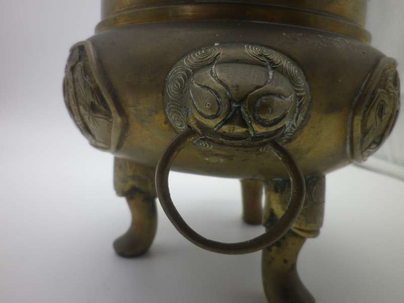 Vintage Solid Brass Chinese Censor with foo dog finial & lion handles. Signed. 20cm Fabulous