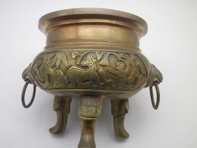 Vintage Solid Brass Chinese Censor with foo dog finial & lion handles. Signed. 20cm Fabulous