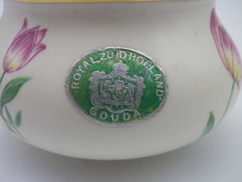 Vintage GOUDA Royal Zuid Holland Plateelbakkern ceramic inkwell with glass inset.