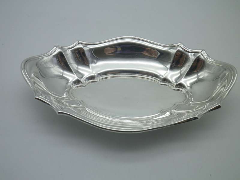 Hallmarked Silver small tray or trinket bowl. Birmingham 1912 Henry Matthews 14x9.2 x2.5 53grams