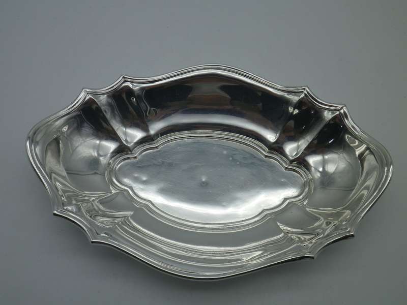 Hallmarked Silver small tray or trinket bowl. Birmingham 1912 Henry Matthews 14x9.2 x2.5 53grams