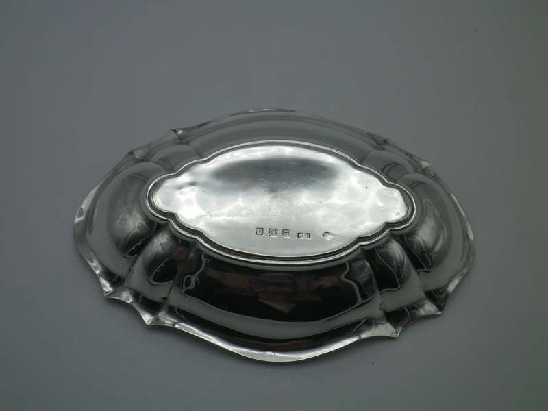 Hallmarked Silver small tray or trinket bowl. Birmingham 1912 Henry Matthews 14x9.2 x2.5 53grams