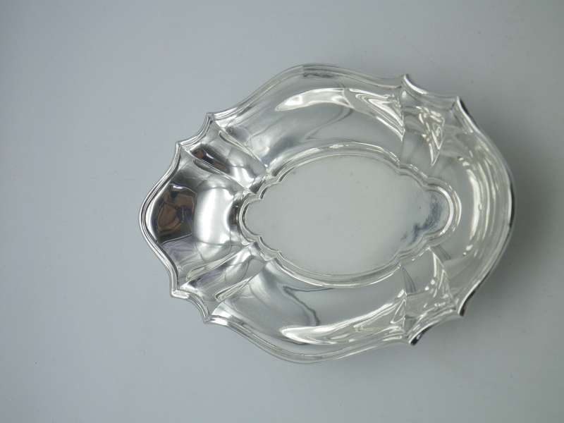 Hallmarked Silver small tray or trinket bowl. Birmingham 1912 Henry Matthews 14x9.2 x2.5 53grams