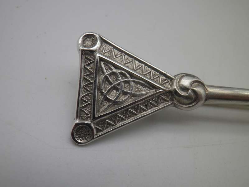 Hallmarked Sterling Silver CELTIC Kilt pin or brooch. Birmingham 1957 7.8cm 7.5g