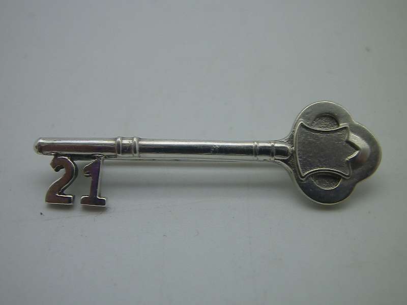 Dainty Hallmarked Sterling Silver 21st Birthday Key brooch or tie pin. 3.8 cm