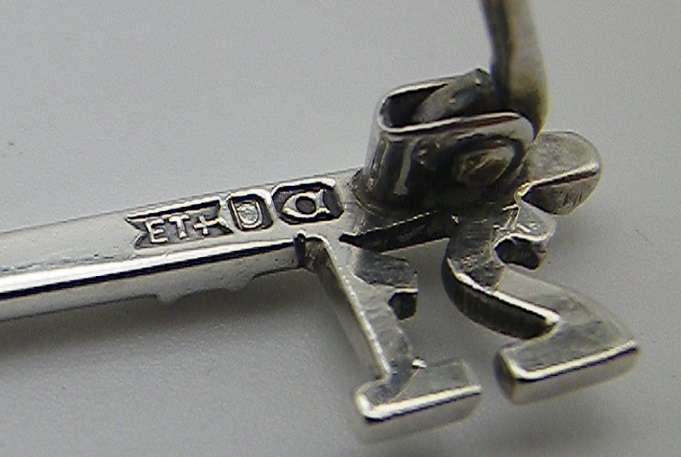Dainty Hallmarked Sterling Silver 21st Birthday Key brooch or tie pin. 3.8 cm