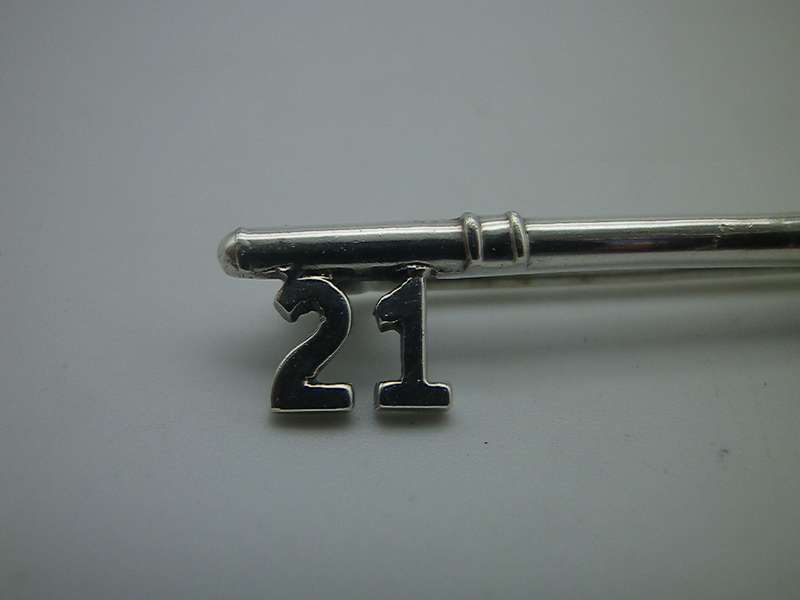 Dainty Hallmarked Sterling Silver 21st Birthday Key brooch or tie pin. 3.8 cm