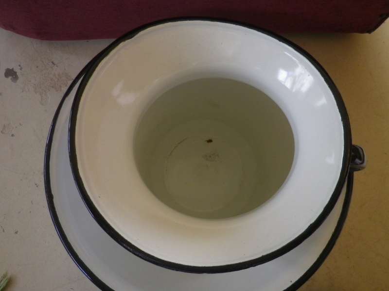 Vintage Enamel Large Wash basin set- jug and bowl. White with red roses. Very good condition