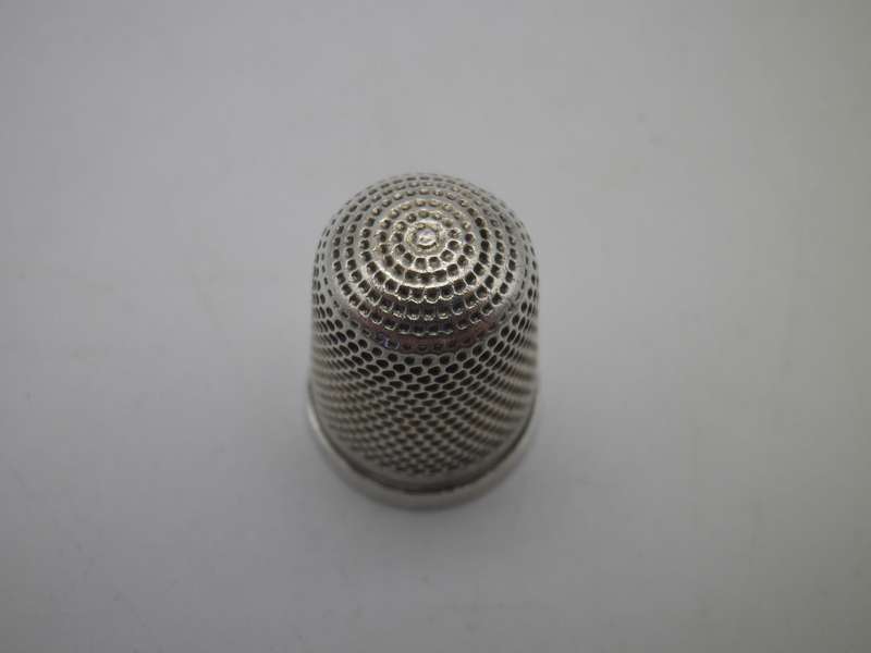 Hallmarked Silver THIMBLE! Chester, Maker Charles Horner. 5g Excellent Condition