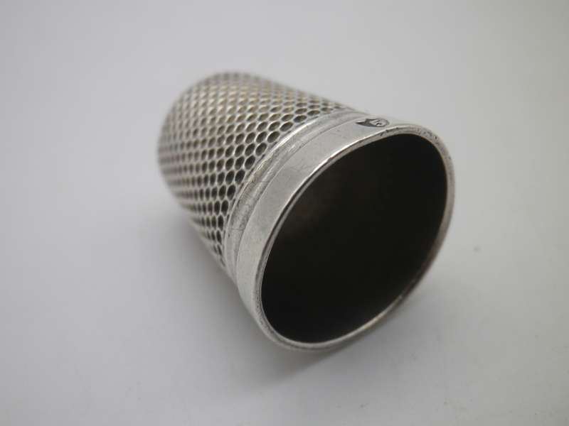 Hallmarked Silver THIMBLE! Chester, Maker Charles Horner. 5g Excellent Condition