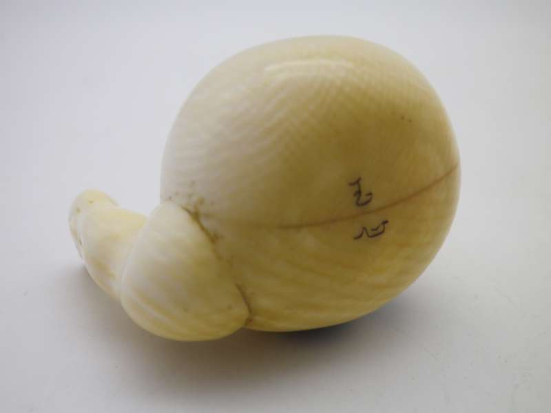 Rare Vintage SIGNED Japanese DARUMA Carved Netsuke. Very Unusual.