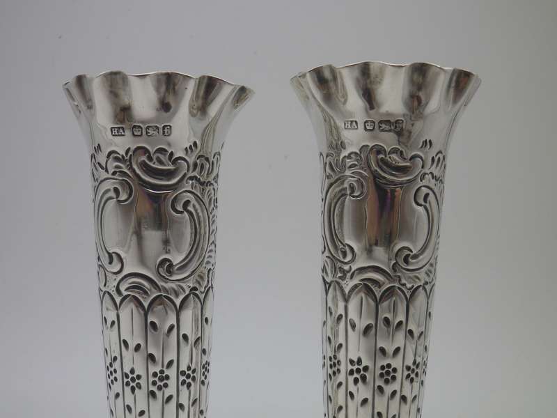 Pair Antique Hallmarked Silver BUD VASES. Sheffield 1898. Maker: Atkin Brothers 107g
