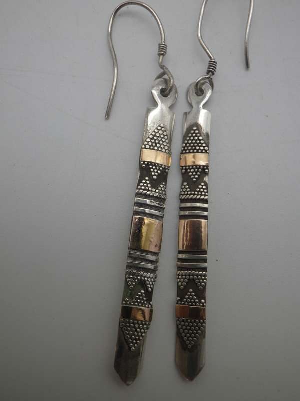 Gorgeous Pair Sterling Silver & (possibly 9ct gold?) designer drop earrings.