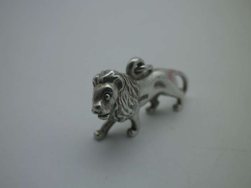 Sterling Silver LION pendant.. Good quality. Heavy 6g. 2.8cm long