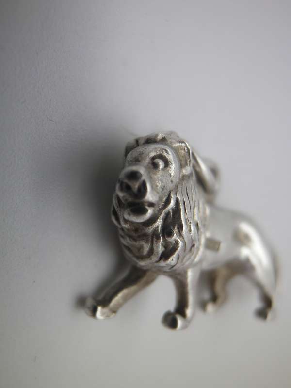 Sterling Silver LION pendant.. Good quality. Heavy 6g. 2.8cm long