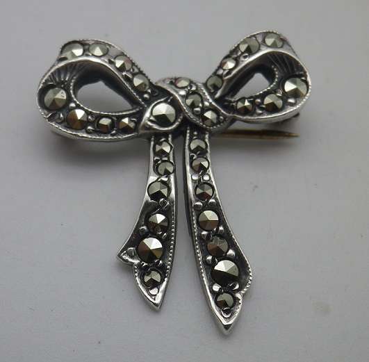 Cute Sterling Silver & Marcasite Vintage Bow Shape brooch