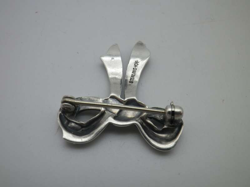 Cute Sterling Silver & Marcasite Vintage Bow Shape brooch